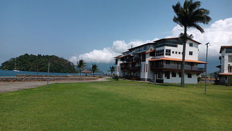 BEACH FRONT APARTMENT, IN PORTO BRACUHY CONDOMINIUM.