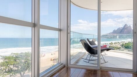Rio046 - Luxurious beachfront apartment in Ipanema