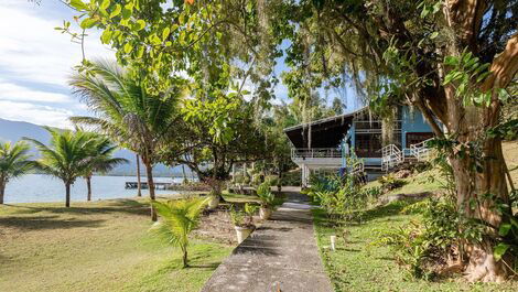 Ang049 - Bela casa em ilha em Angra dos Reis