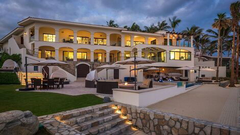 Cab006 - Luxurious beachfront triplex villa in Los Cabos