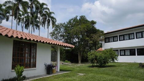 Arm003 - Farm in the mountains with pool in Quindio