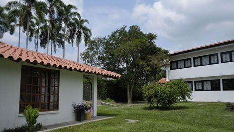 Arm003 - Finca en la montaña con piscina en Quindio