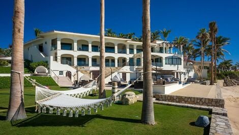 Cab006 - Luxurious beachfront triplex villa in Los Cabos