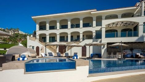 Cab006 - Lujosa villa triplex frente al mar en Los Cabos