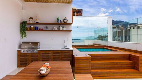 Rio026 - Duplex penthouse with sea view in Leblon