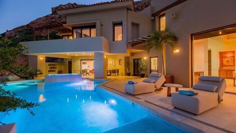 Cab017 - Linda villa triplex com piscina em Los Cabos
