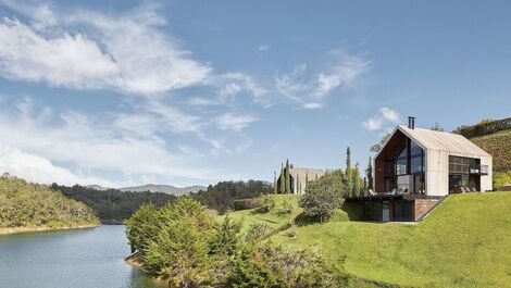 Med070 - Beautiful house overlooking the lagoon in Guatapé