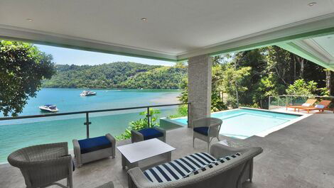 Ang013 - Villa facing the sea in Angra