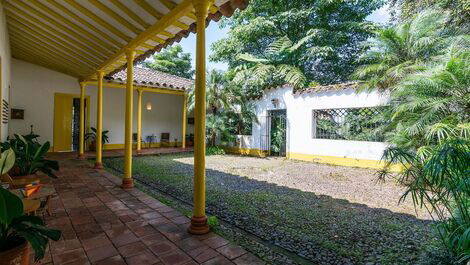 Med078 - Historic houses on the heights of Medellin