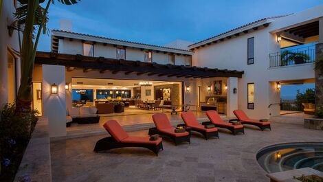 Cab014 - Villa de 5 dormitorios con piscina cerca de la playa