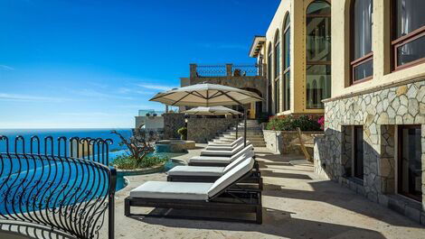 Cab008 - Luxury villa overlooking the sea in Los Cabos