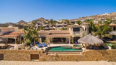 Cab024 - Luxurious beachfront villa with pool in Los Cabos