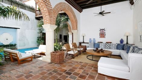 Car011 - Magnificent classic house with pool in Cartagena