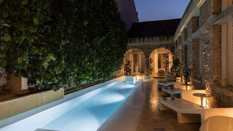 Car106 - Incrível casa com piscina no coração de Getsemaní