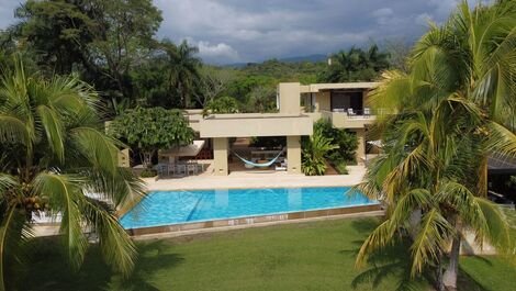 Anp051 - Incrível mansão com piscina em Mesa de Yeguas