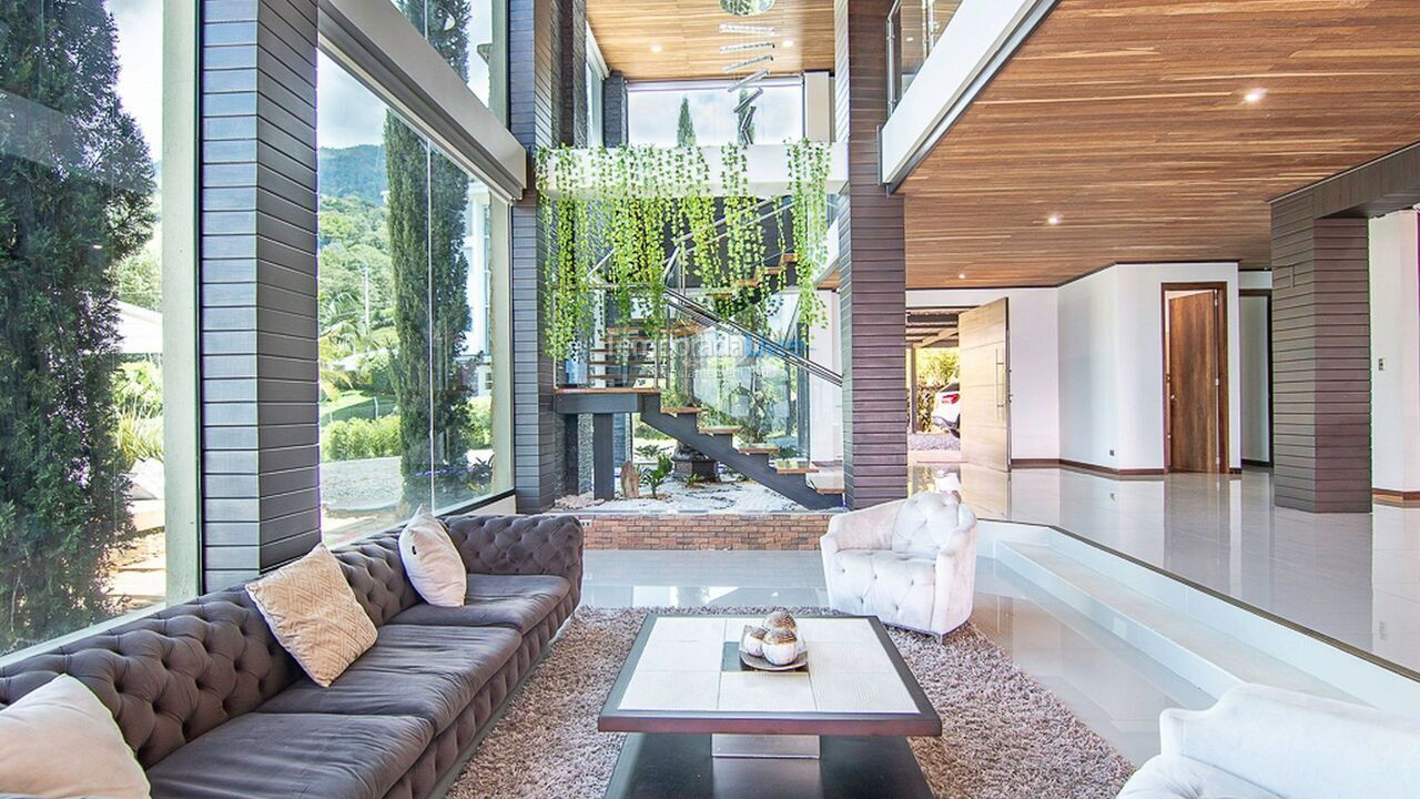 Casa para alquiler de vacaciones em Medellin (Envigado)