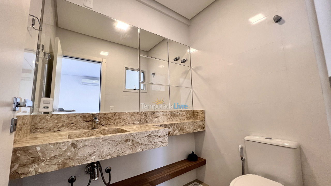 Apartment for vacation rental in Bombinhas (Canto Grande)