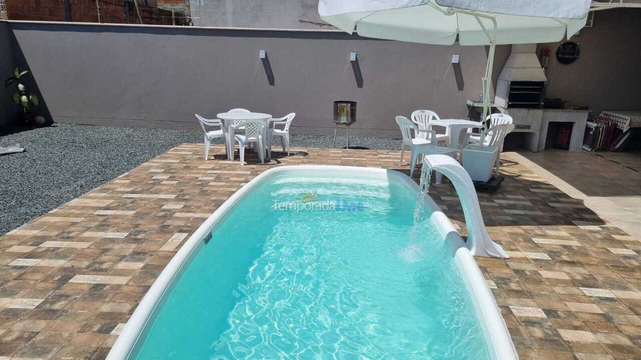 Casa para aluguel de temporada em Balneário Piçarras (Itacolomi)