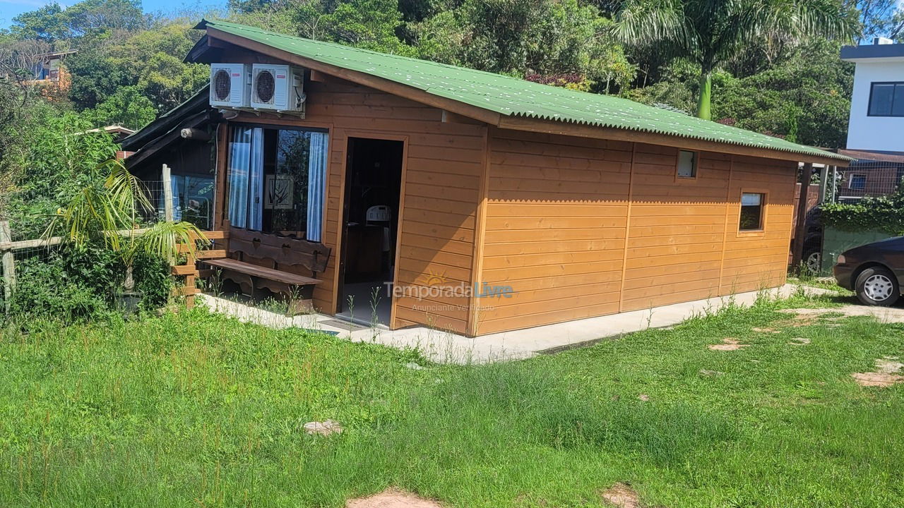 Casa para aluguel de temporada em Florianópolis (Praia Mole)