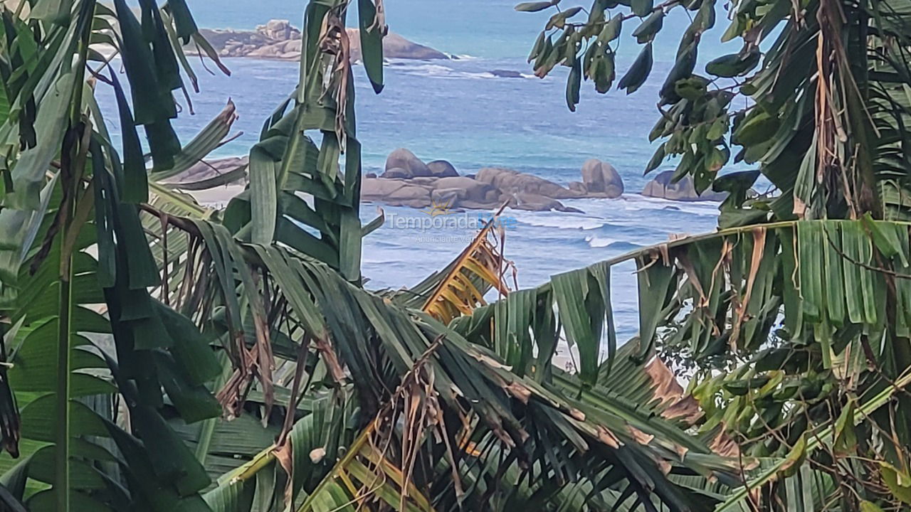 Casa para aluguel de temporada em Florianópolis (Praia Mole)