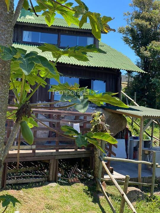 Casa para aluguel de temporada em Florianópolis (Praia Mole)