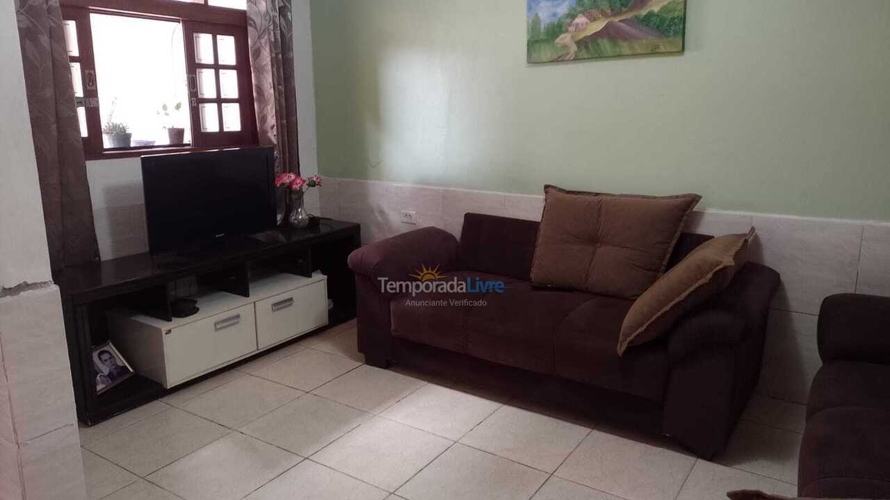 Casa para aluguel de temporada em Caraguatatuba (Praia das Palmeiras)