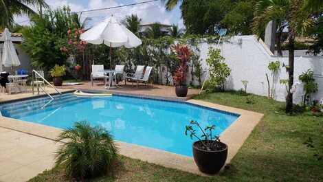 Spacious home/season, spring, 4 bedrooms, swimming pool, barbecue.