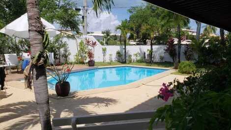 Spacious home/season, spring, 4 bedrooms, swimming pool, barbecue.