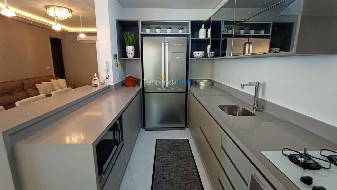 Apartamento para aluguel de temporada em Itapema (Meia Praia)