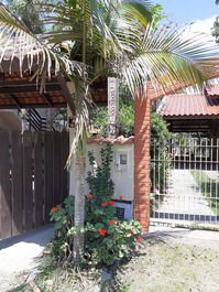 Casa de 3 quartos, sozinha no pátio, 180 metros ( Residencial Magali)