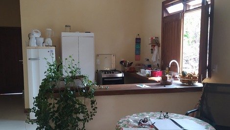 Sala integrada à cozinha 