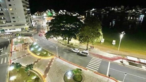 Praça em frete ao prédio 