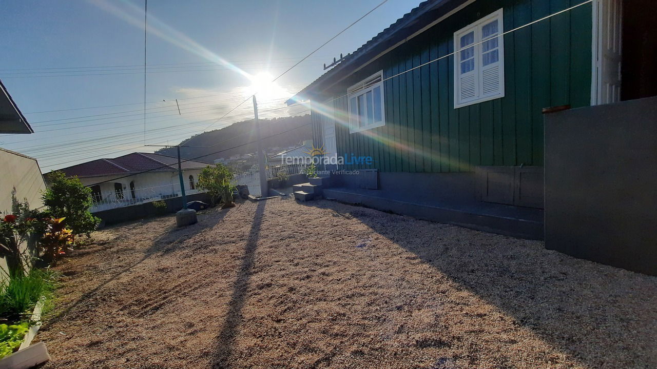 Casa para alquiler de vacaciones em Governador Celso Ramos (Canto dos Ganchos)