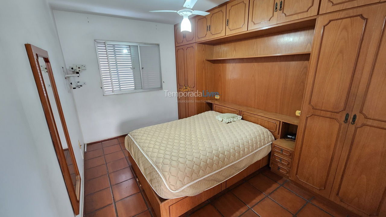 Apartamento para aluguel de temporada em Guarujá (Pitangueiras)