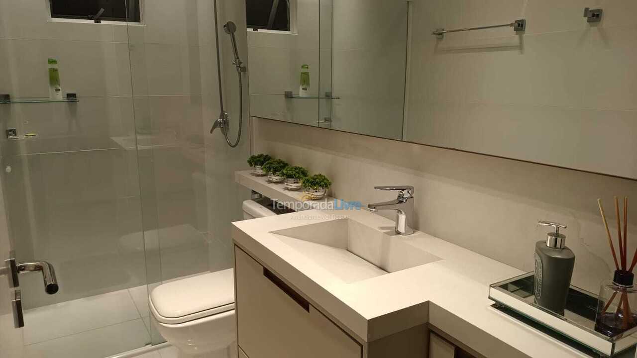 Apartamento para aluguel de temporada em Itapema (Meia Praia)