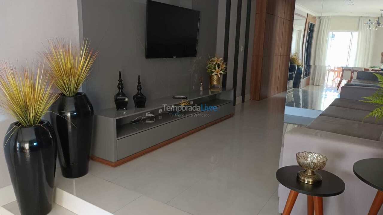 Apartamento para aluguel de temporada em Itapema (Meia Praia)