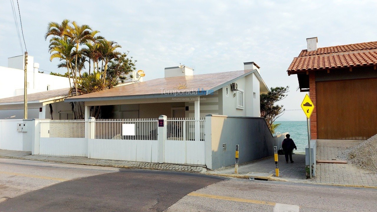 House for vacation rental in Bombinhas (Morrinhos)