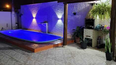 House with pool in Ubatuba, north coast of São Paulo.
