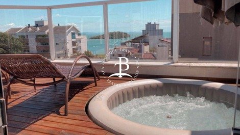Coverage with jacuzzi, barbecue and sea view on Canajure Beach!