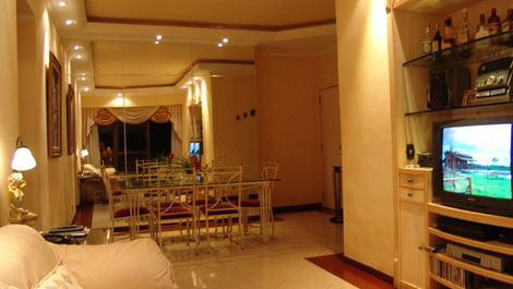 2 rooms on Copacabana beach block. daily, monthly