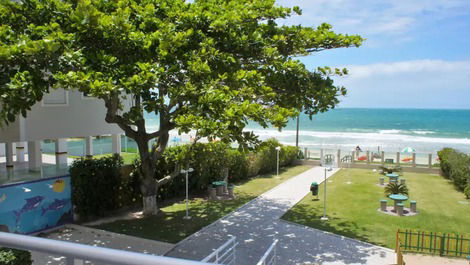 Frente mar, com 2 dorm., piscina e wi-fi! No centrinho de Ingleses