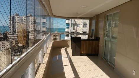 4 bedrooms, 2 suites overlooking the sea