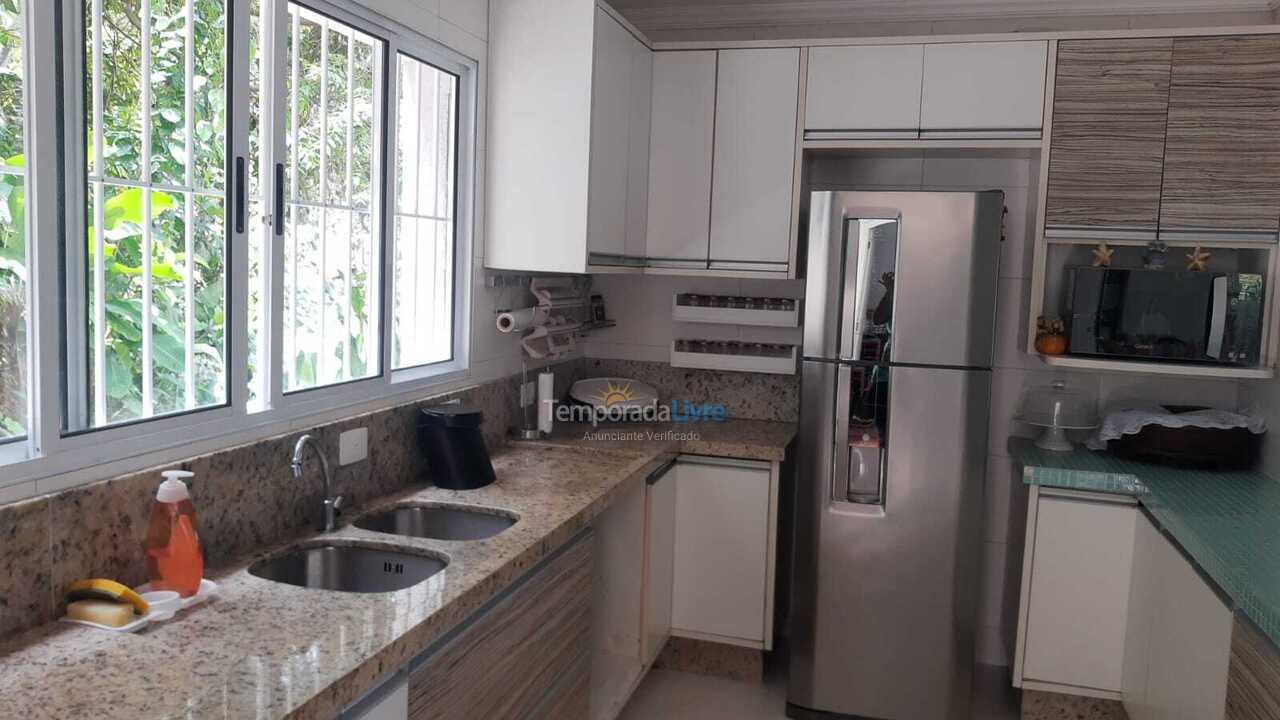 Casa para aluguel de temporada em Ubatuba (Enseada)