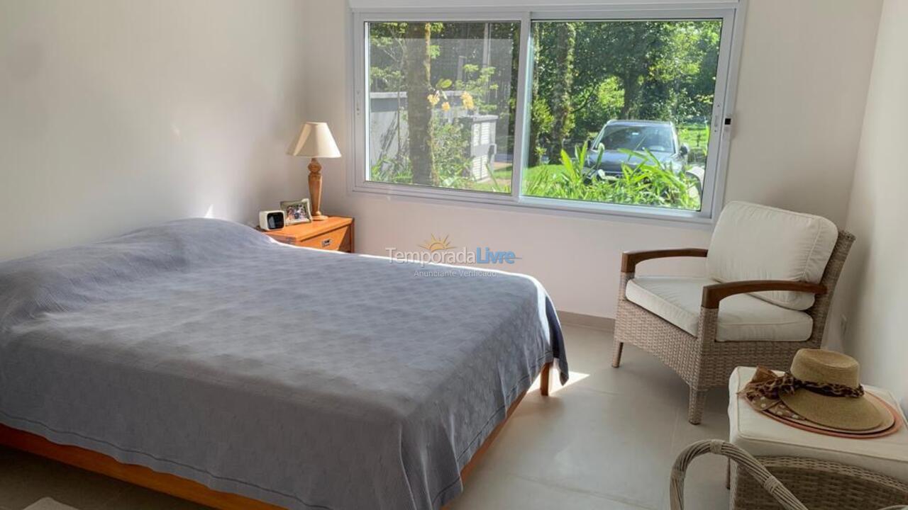 Casa para aluguel de temporada em São Sebastião (Praia da Baleia)