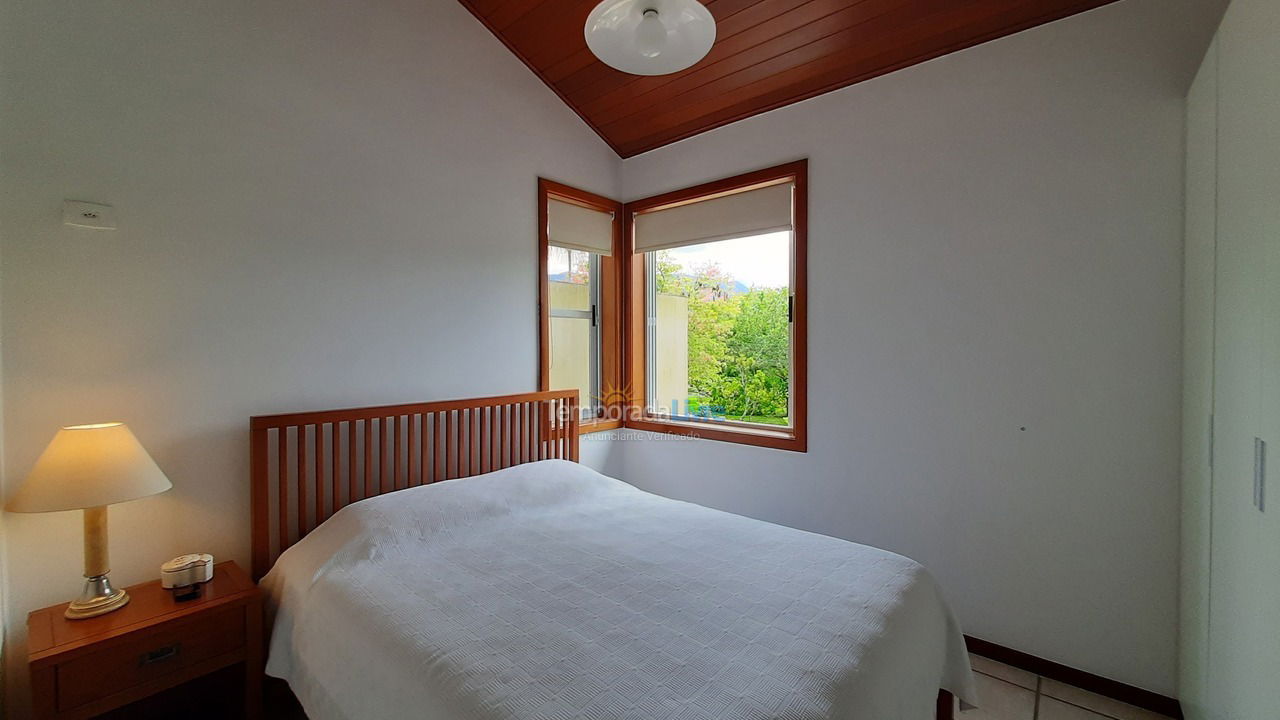 Casa para aluguel de temporada em São Sebastião (Praia da Baleia)