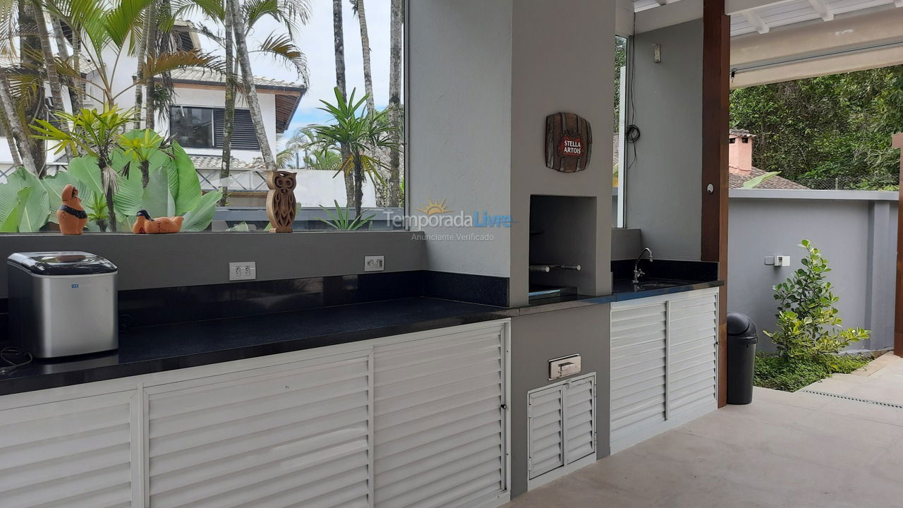 Casa para aluguel de temporada em São Sebastião (Praia da Baleia)