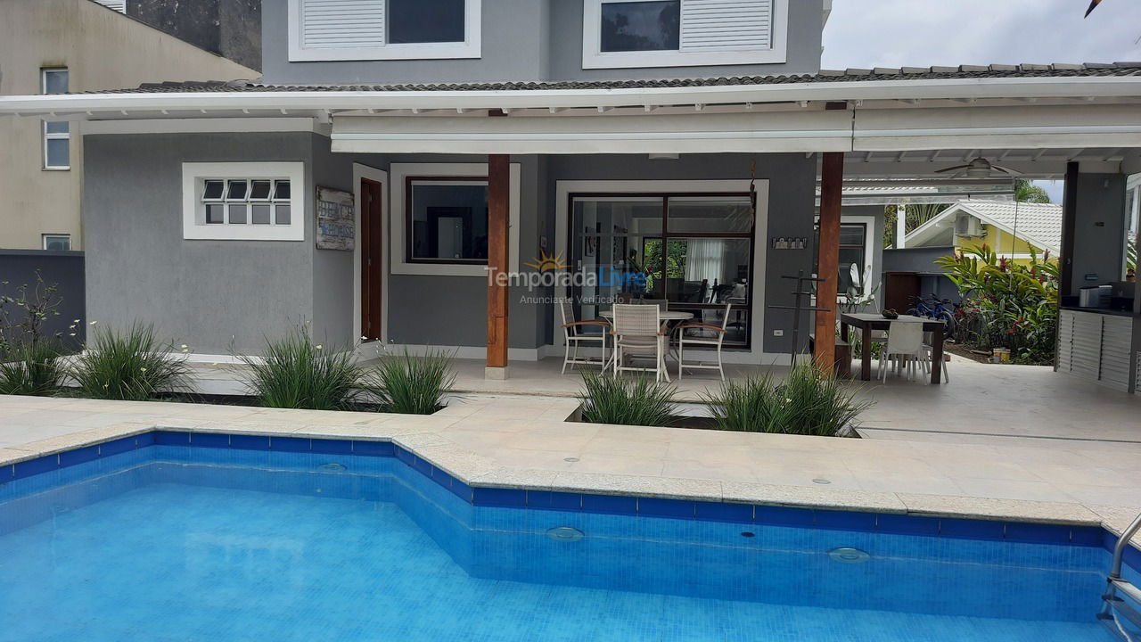 Casa para aluguel de temporada em São Sebastião (Praia da Baleia)