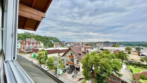 Beautiful and Luxurious 2 Bedroom Apartment Close to Covered Street