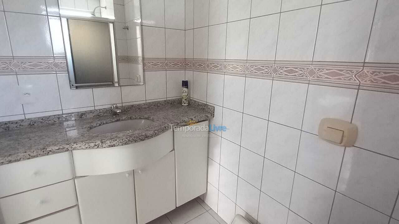 Apartamento para aluguel de temporada em Governador Celso Ramos (Praia de Palmas)