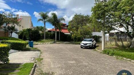 Casa em ótima localização em Jurerê Internacional